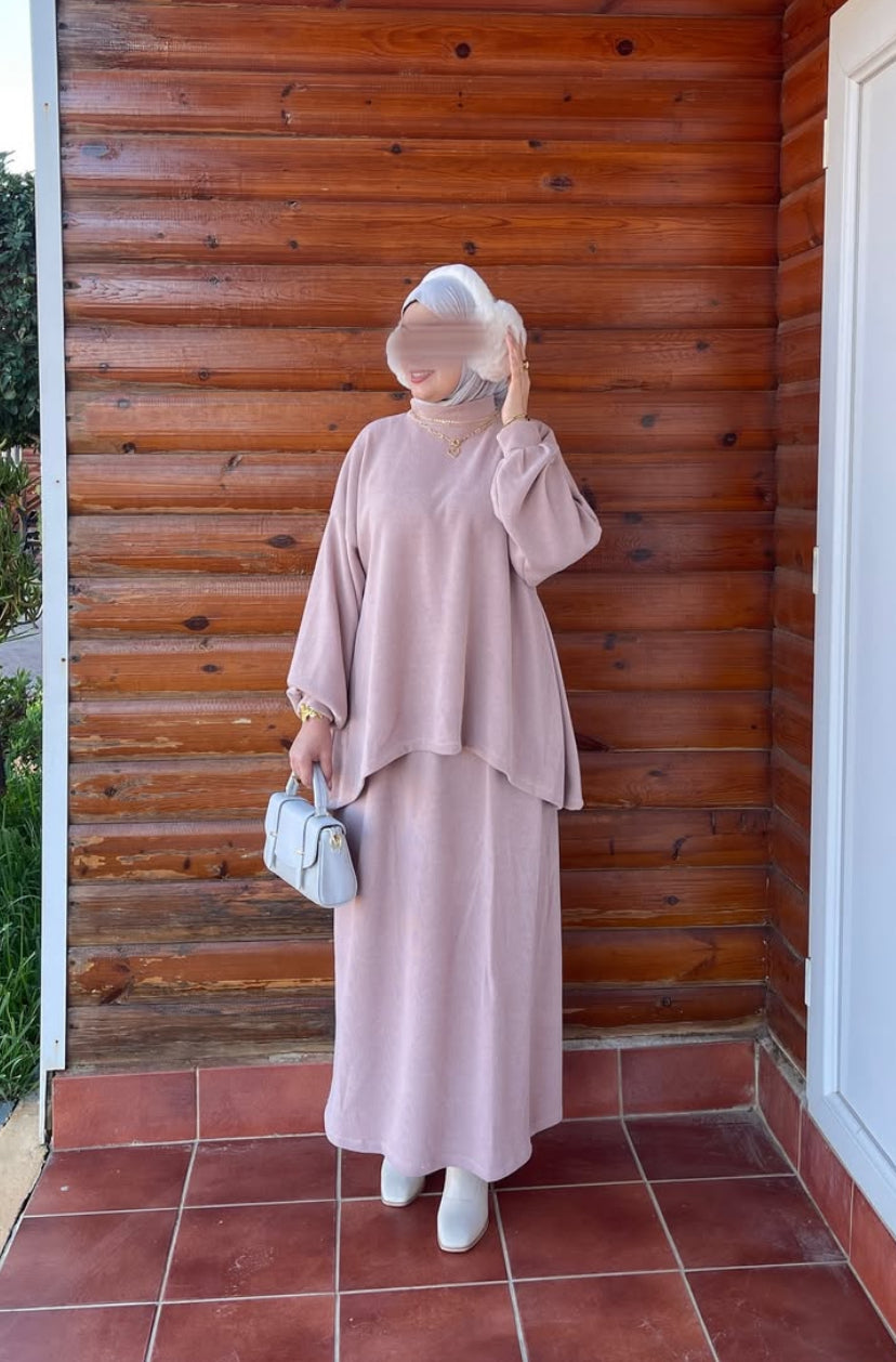 طقم شتوي راقي ومريح – ستايل محتشم بأنوثة بسيطة